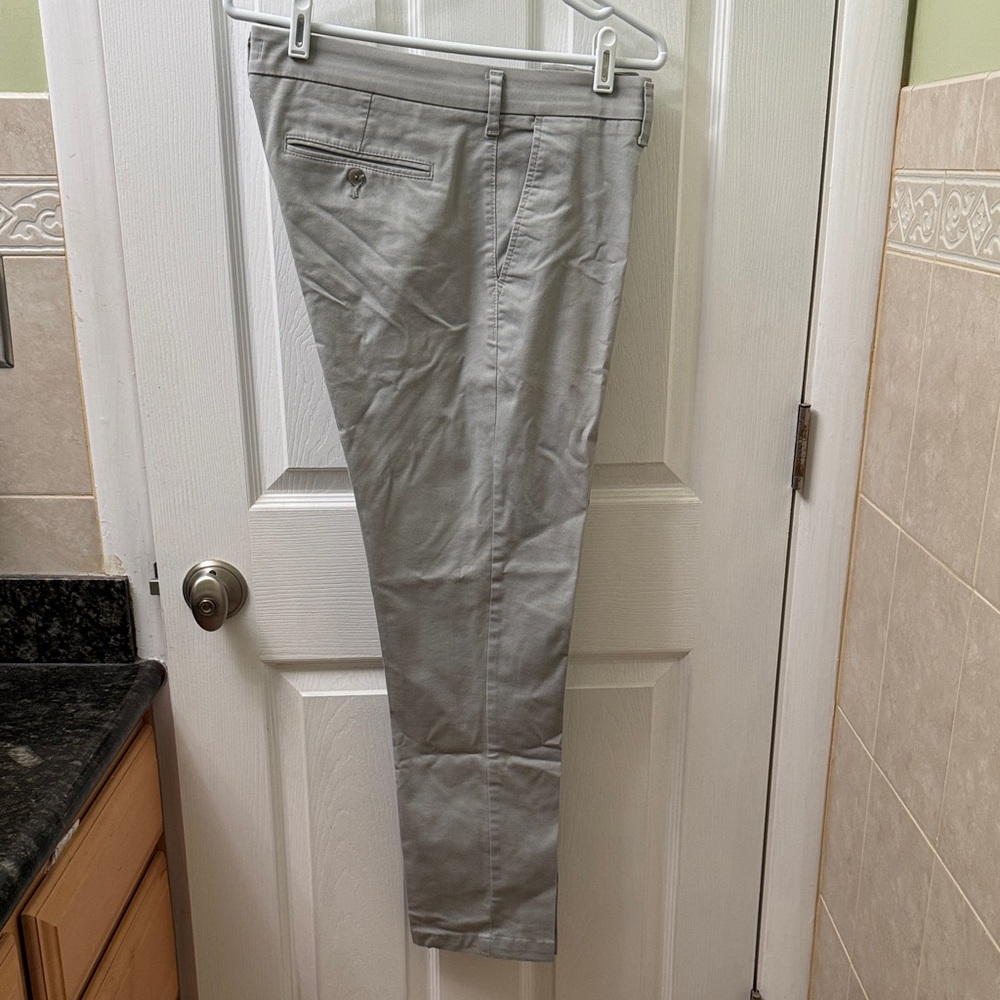 Express Men’s Chino Pants in Light Gray